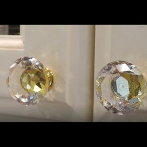 Cabinet knobs